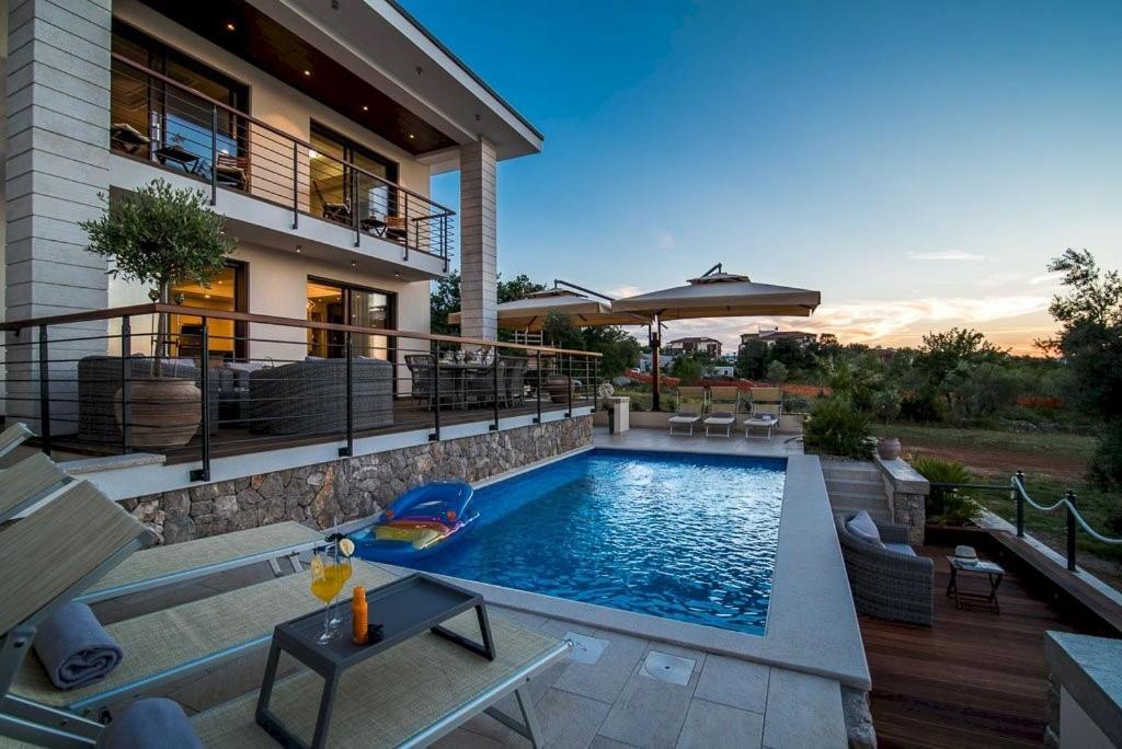 Villa Marconica Малинска Екстериор снимка